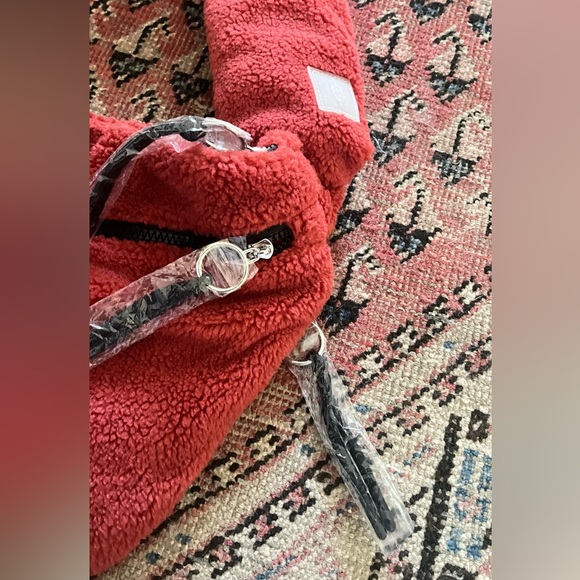 NWT FP Movement Overachiever Sherpa Sling Bag - Picture 5 of 5